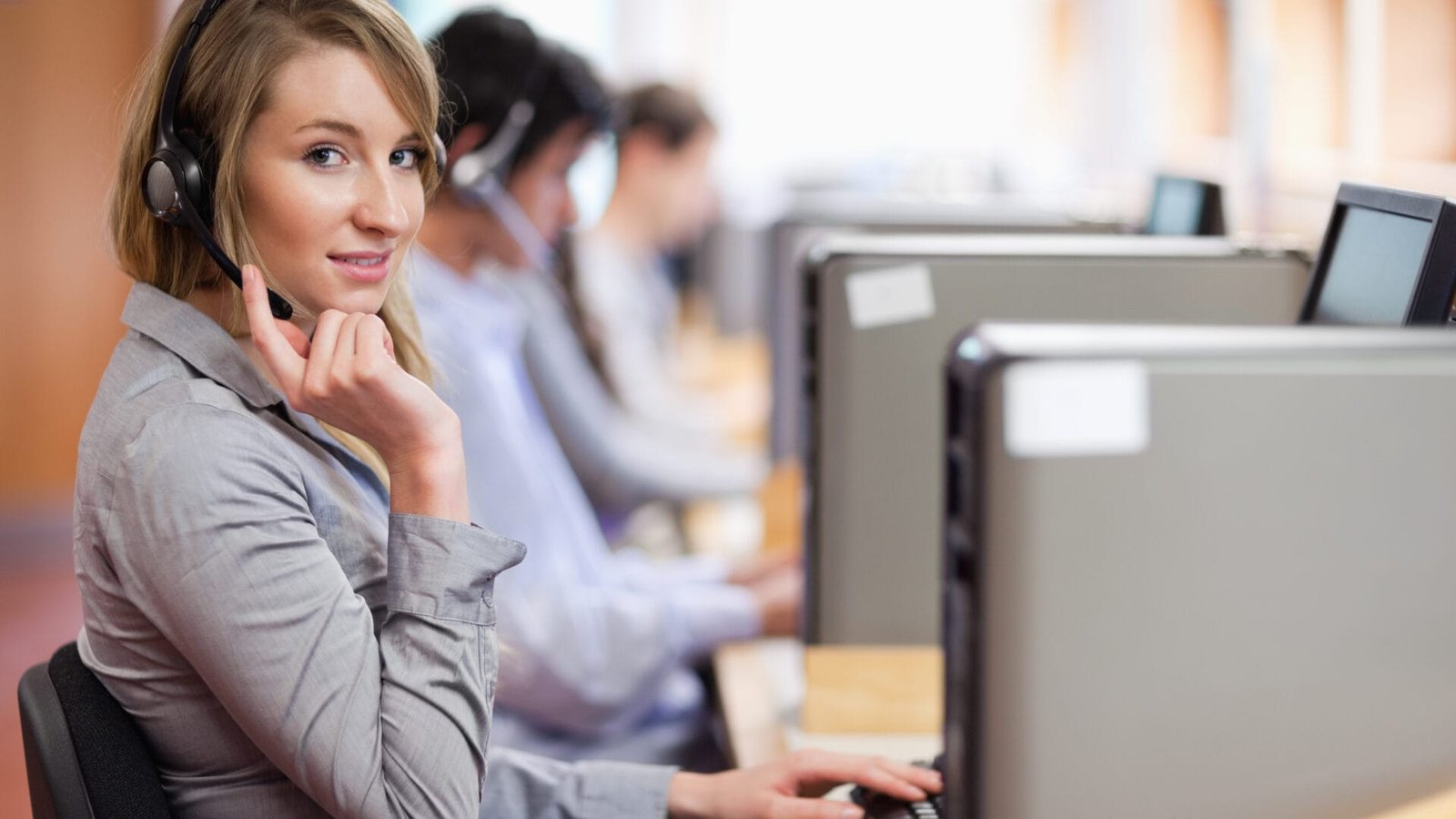 Helpdesk agent providing Managed IT Support in Metro Vancouver office environment